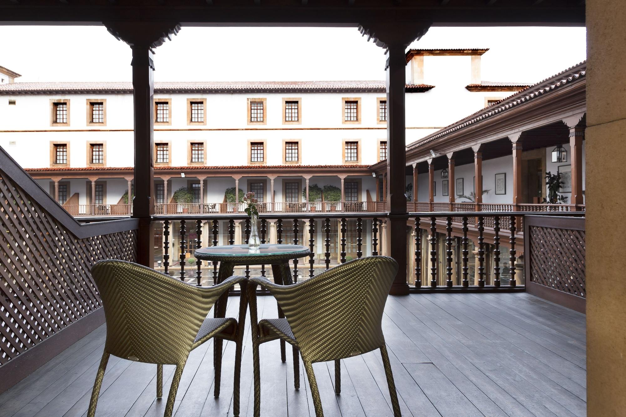 Eurostars Hotel De La Reconquista Oviedo Exterior photo The hotel's patio