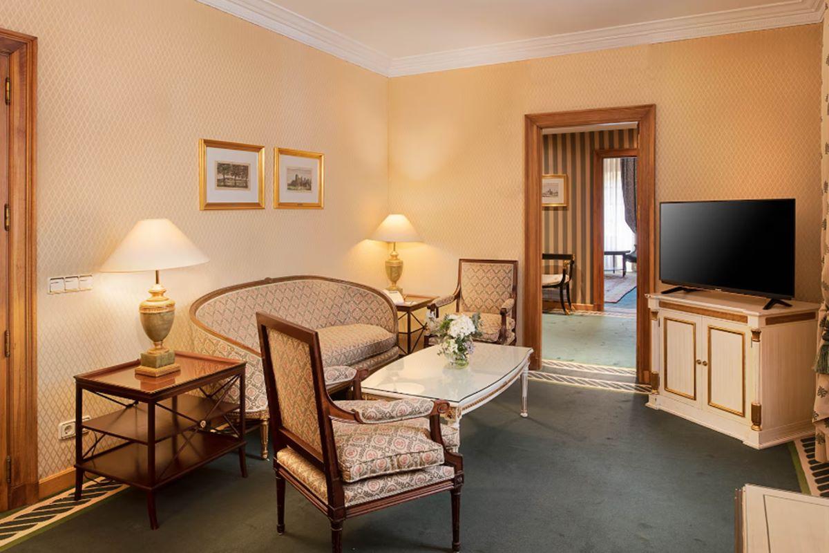 Eurostars Hotel De La Reconquista Oviedo Exterior photo Suite