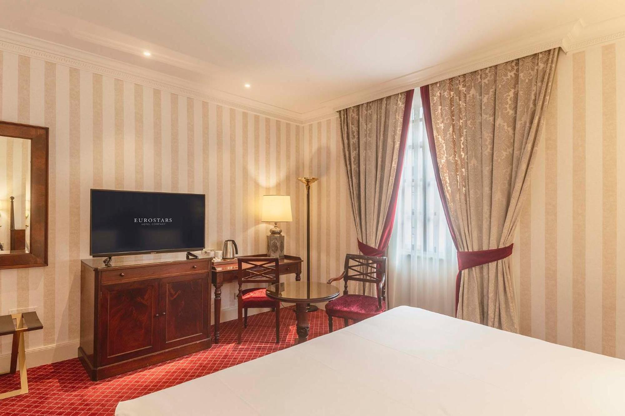 Eurostars Hotel De La Reconquista Oviedo Exterior photo A room at the hotel