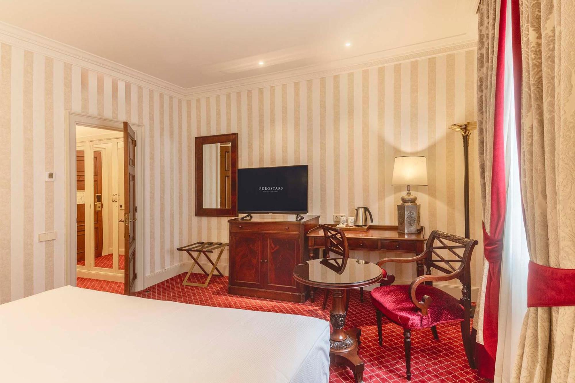Eurostars Hotel De La Reconquista Oviedo Exterior photo A room at the hotel