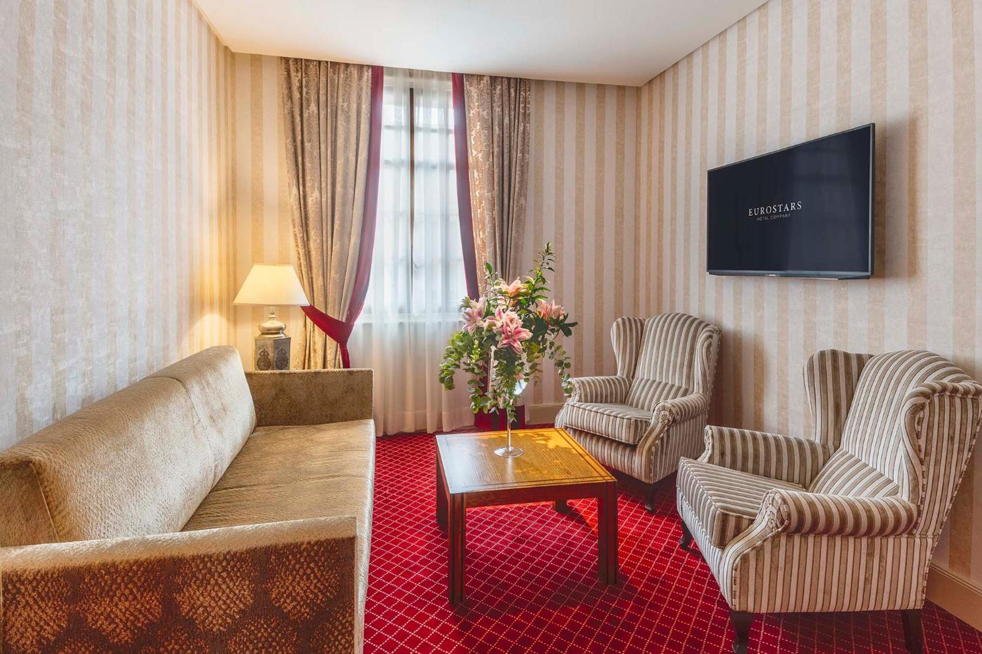 Eurostars Hotel De La Reconquista Oviedo Exterior photo Suite