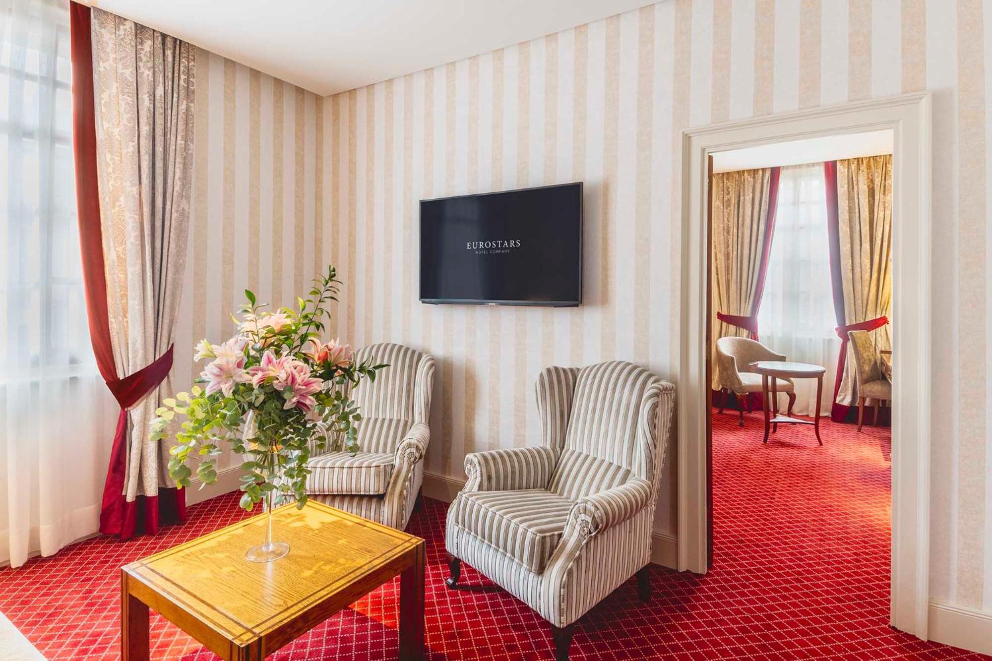 Eurostars Hotel De La Reconquista Oviedo Exterior photo Suite